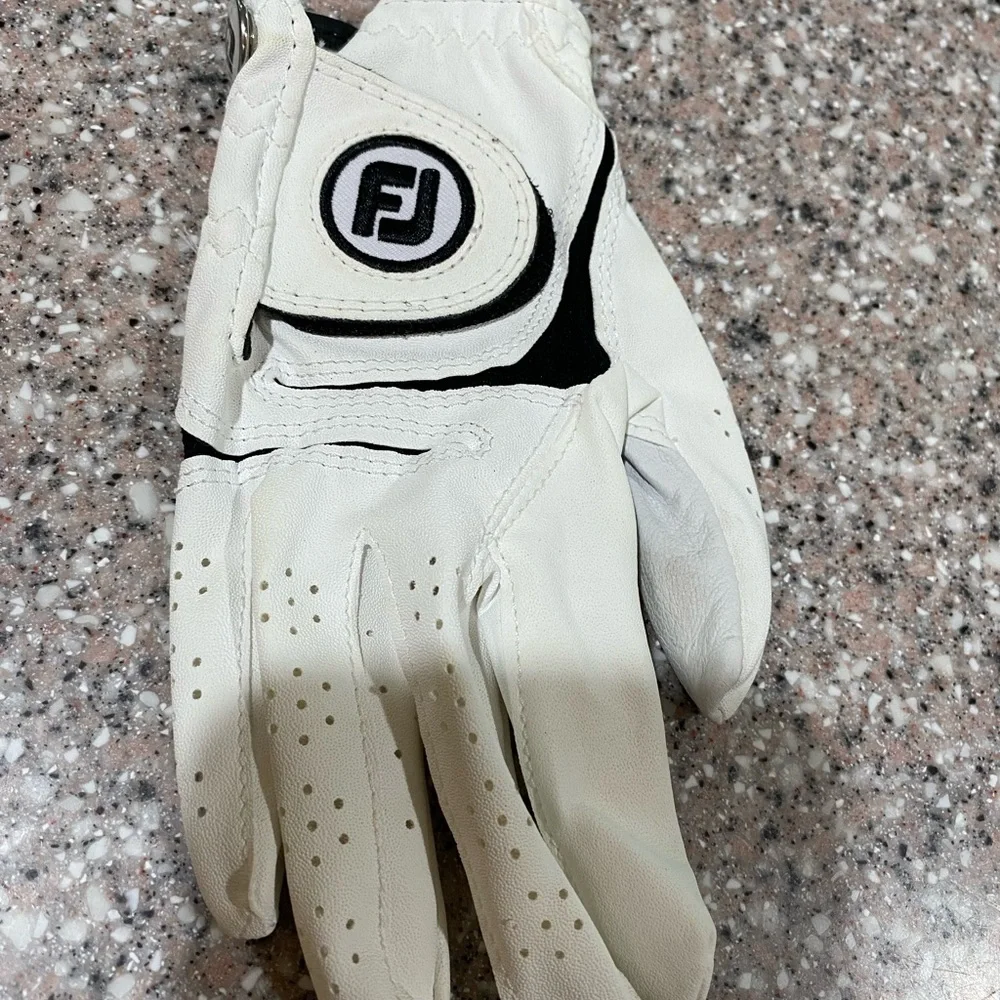 Footjoy Women’s Right Hand Golf Glove, Size Medium